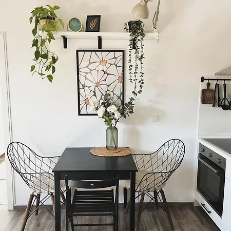 Urban Jungle 1 - Free Parking Apartman